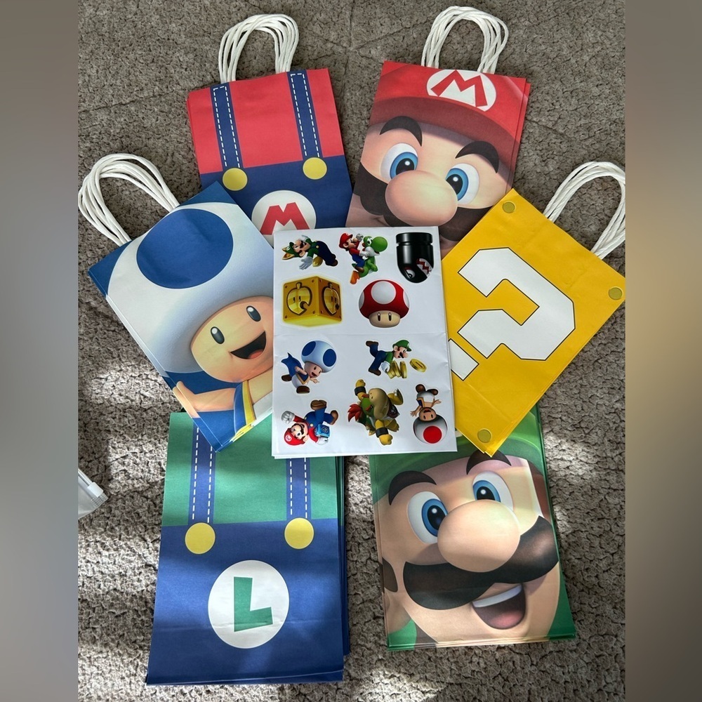 Mario & Luigi Gift bags & Stickers (24pk)